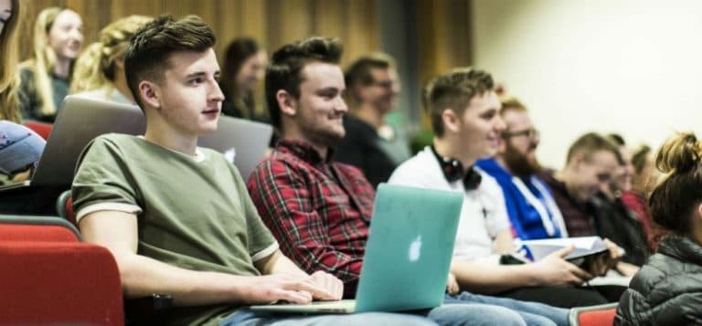 Acces gratuit pentru studenți!
